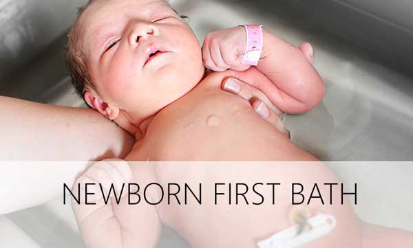 newborn-first-bath