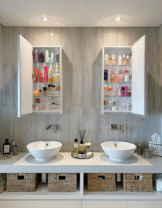 15+ Bathroom Organization Ideas and Storage Hacks - Urban Mamaz
