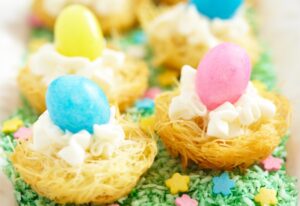 The 17+ Most Adorable Easter Bite-Size Dessert Recipes