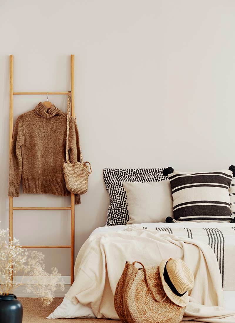 stylish-ways-to-decorate-your-blanket-ladder