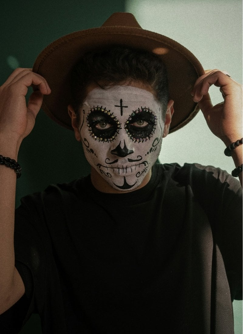 17+ Easy DIY Halloween Costumes for Men to Rock the Party This Year