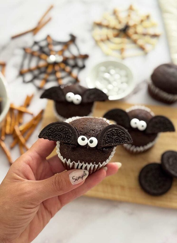 Cutest Halloween Oreo Bat Cupcakes 2
