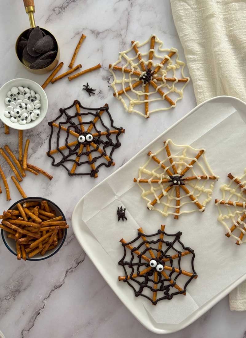 Halloween-chocolate-spider-webs-treat-recipe-4