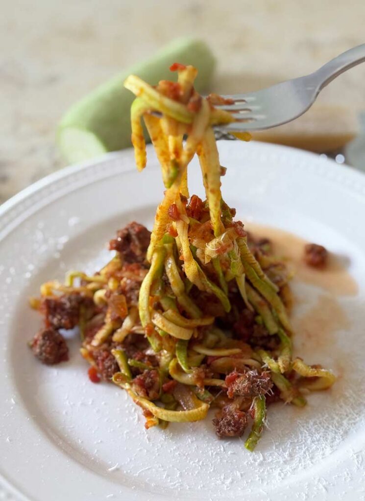 Low-Carb-Zucchini-Spaghetti-Bolognese