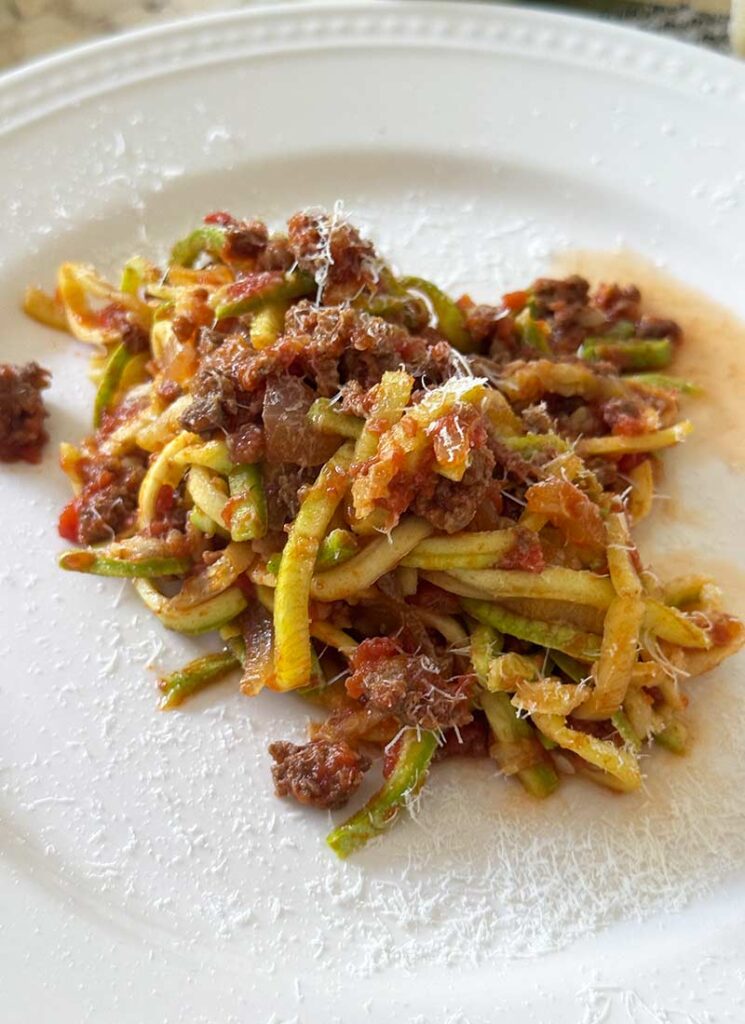 Low-Carb-Zucchini-Spaghetti-Bolognese