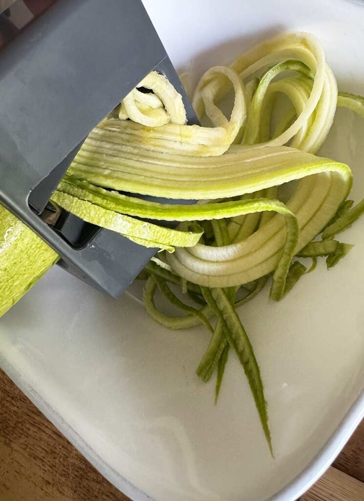 Low-Carb-Zucchini-Spaghetti-Bolognese---make-the-Zucchini-noodles-
