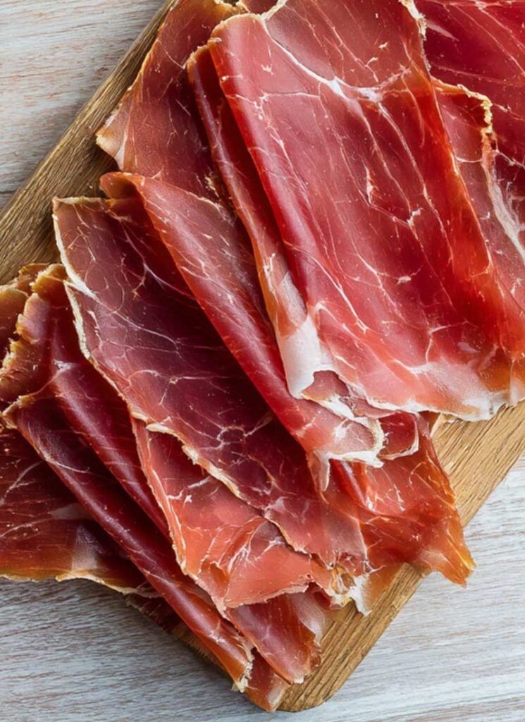 cold-appetizer-no-bake-slice-of-a-Pear-And-Blue-Cheese-wrapped-with-prosciutto-1