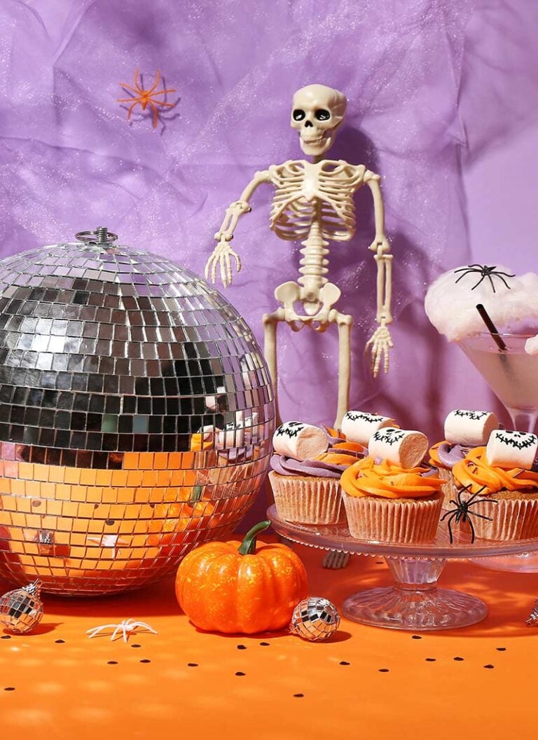 21+ Halloween Party Decor Ideas to Totally Creep Out Your Guests