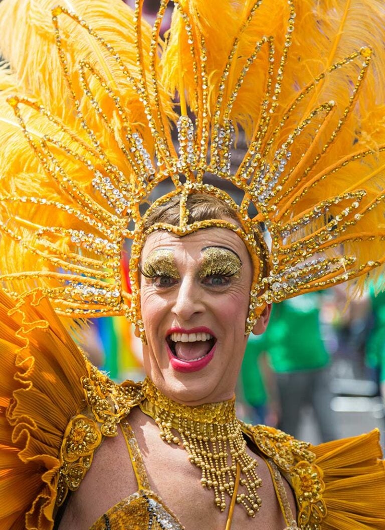 21+ Ridiculously Funny Female Halloween Costume Ideas for Guys