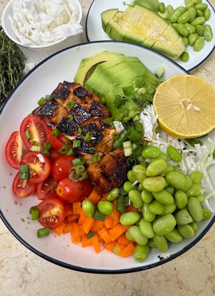 Healthy, flavorful, and done in 30 minutes. The ultimate salmon lunch bowl.