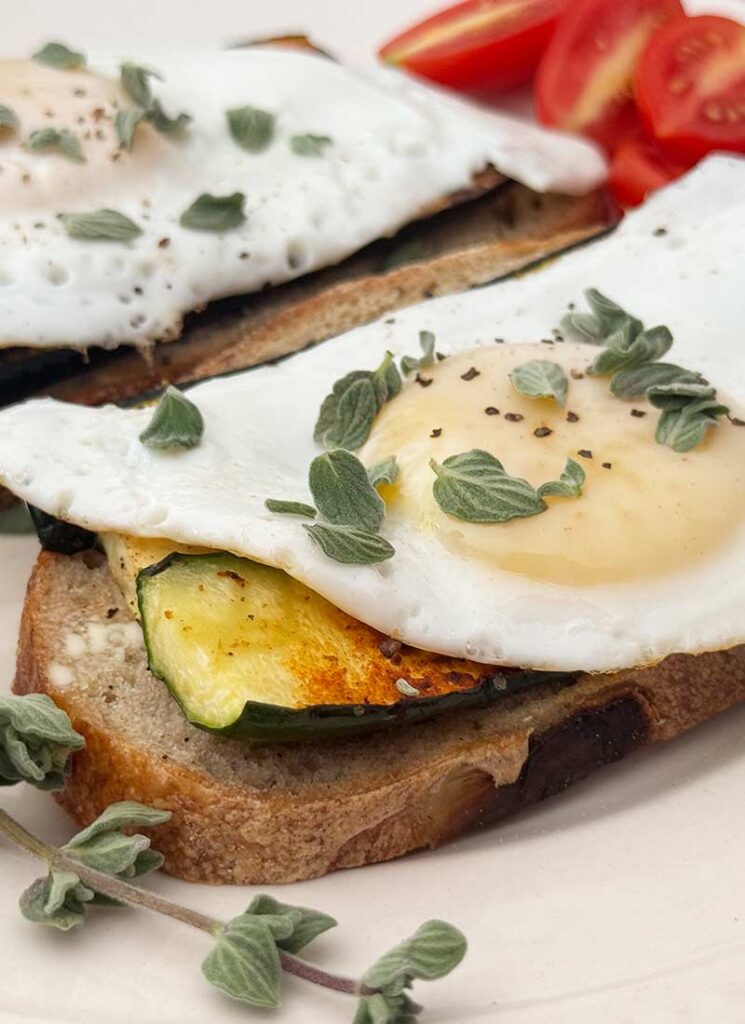 Breakfast-Bruschetta-Zucchini,-Fried-eggs-and-Za'atar-6