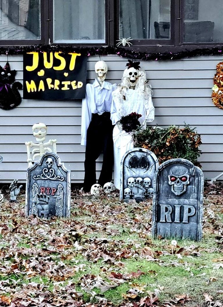 Creepy Halloween outdoor decor ideas