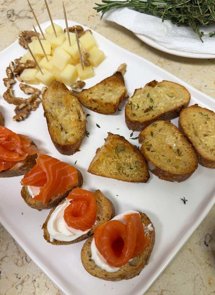 Mini-Smoked-Salmon-Charcuterie-Board-2