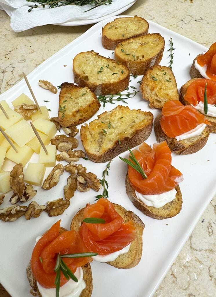 Mini-Smoked-Salmon-Charcuterie-Board-3