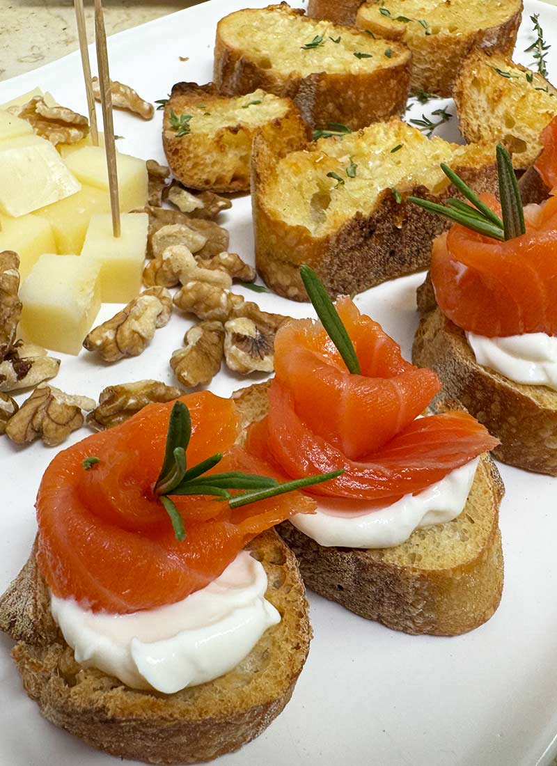 Mini-Smoked-Salmon-Charcuterie-Board-4