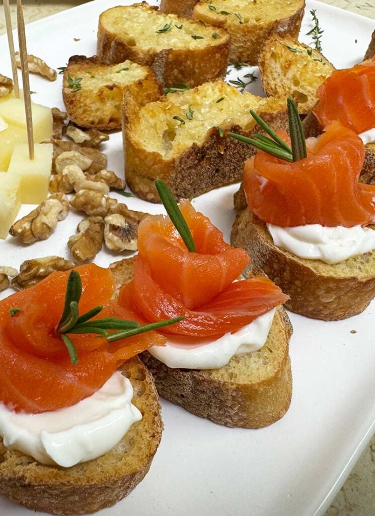 Mini-Smoked-Salmon-Charcuterie-Board-5