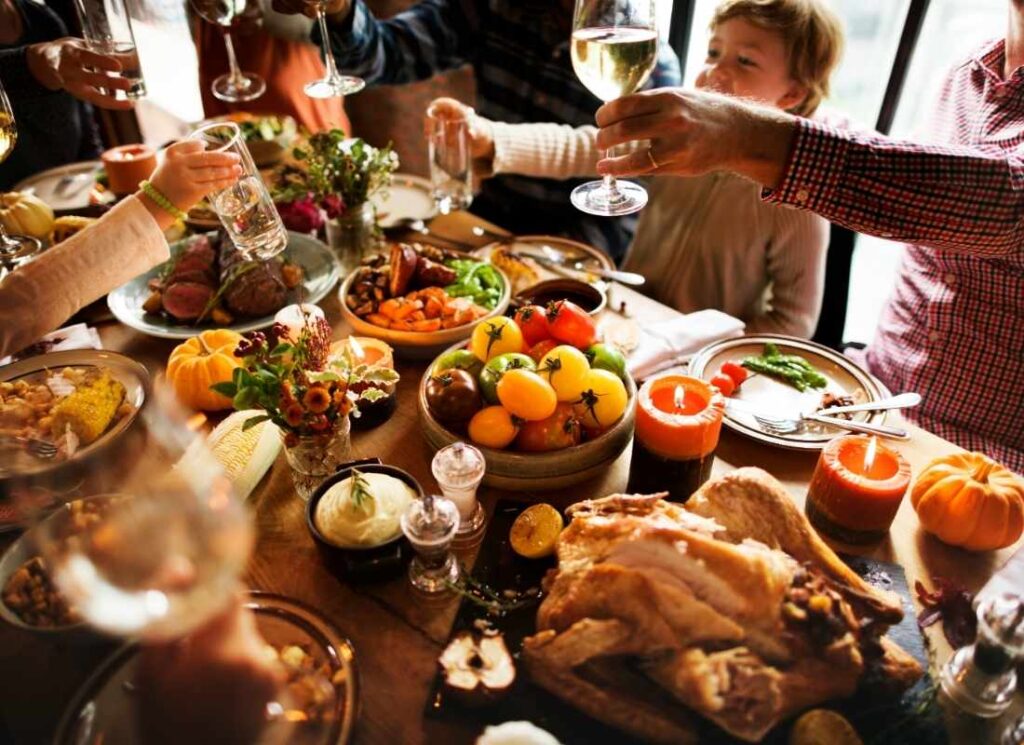 Host a Thanksgiving-style Dinner Party