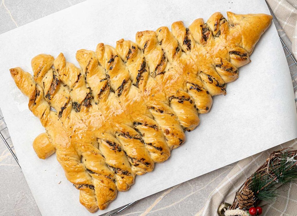 Spinach-breadsticks-recipe-for-Christmas