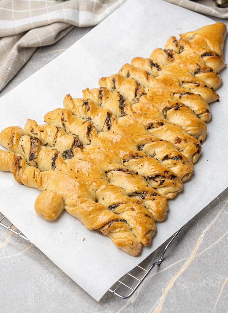 Spinach-breadsticks-recipe-for-Christmas-3