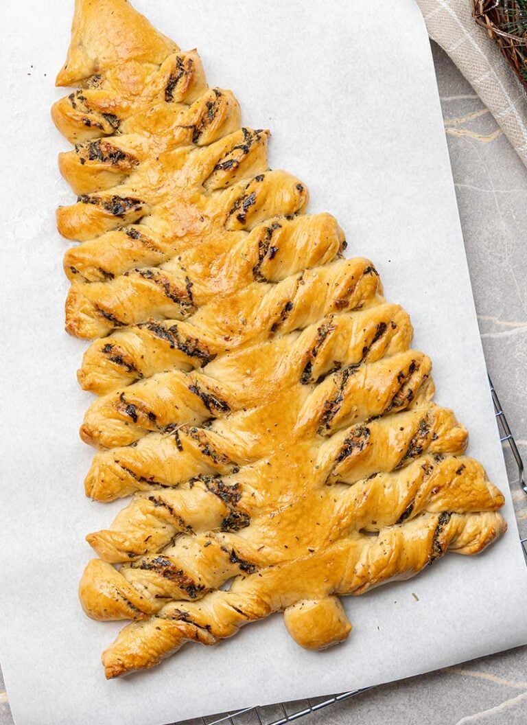 Spinach-breadsticks-recipe-for-Christmas