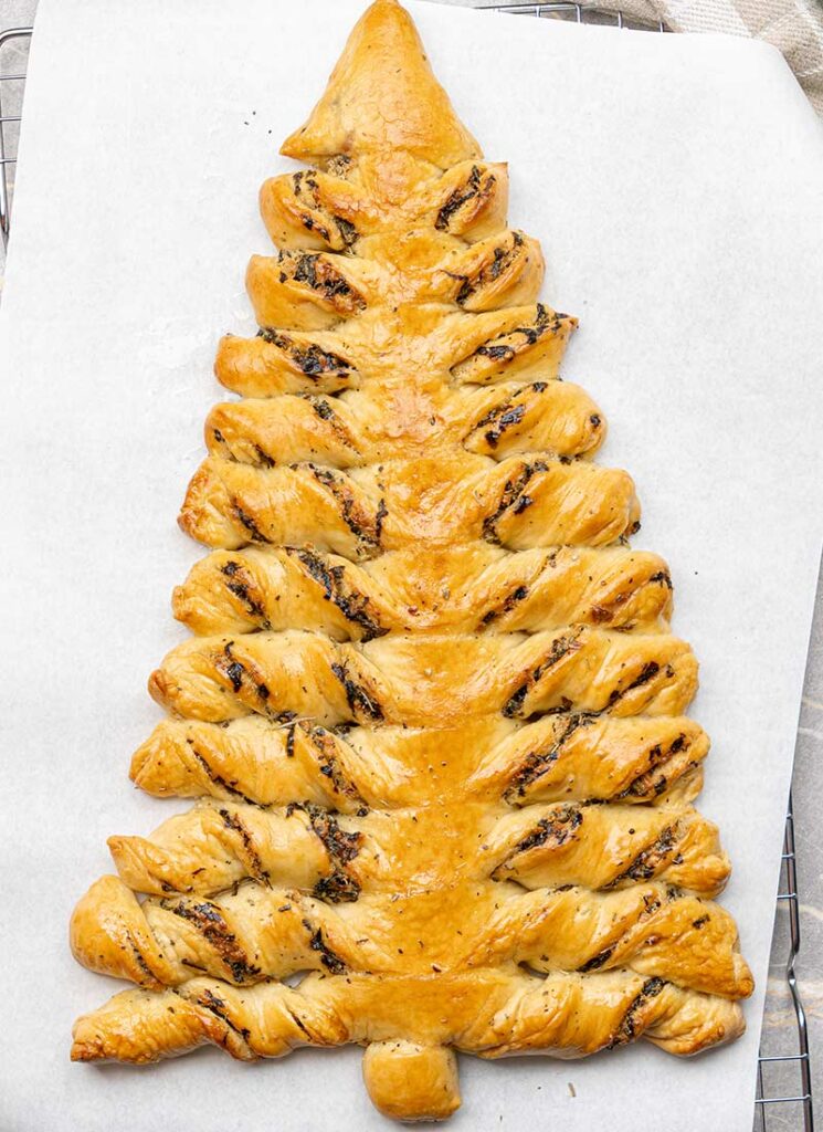 Spinach-breadsticks-recipe-for-Christmas