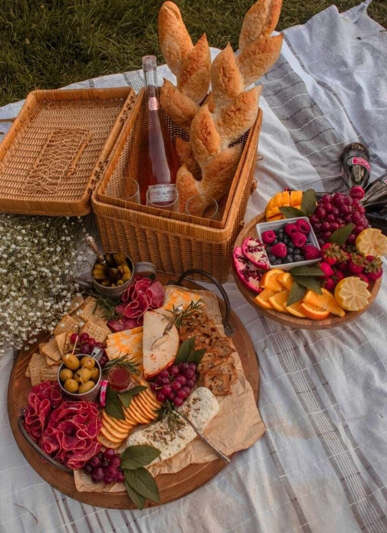 Romantic Picnic Food Ideas for Couples
