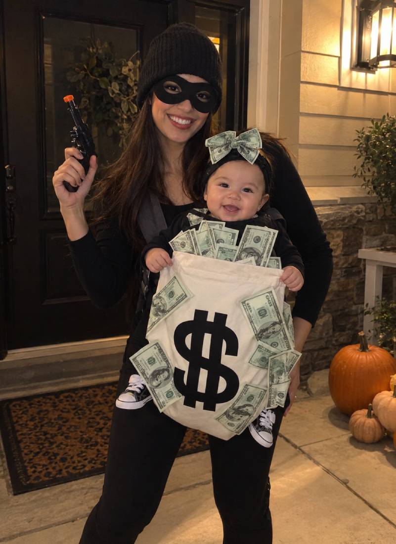 A Clever DIY Costume That Use a Baby Carrier