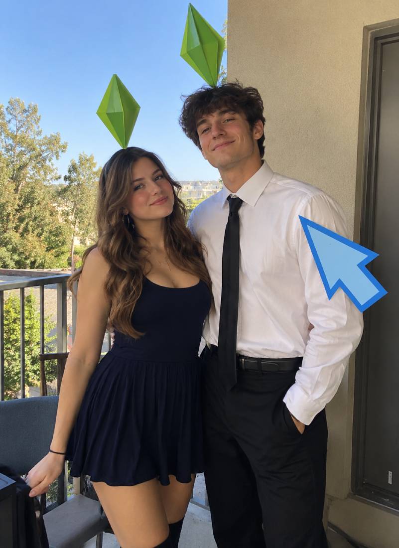 Gamer Vibes and Goofy Poses Make This Costume a Win