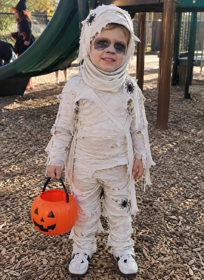 The Easiest Mummy Costume Youll Ever Make