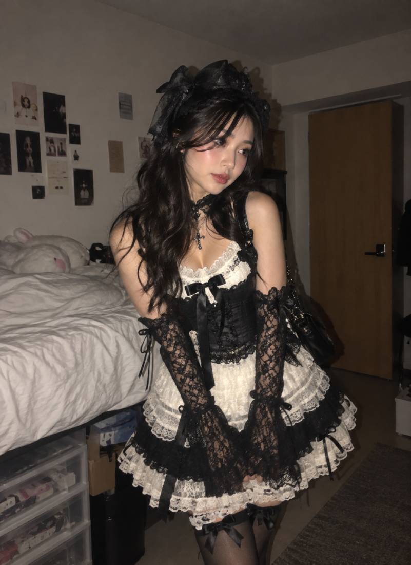 Elegant in Gothic Lolita Style